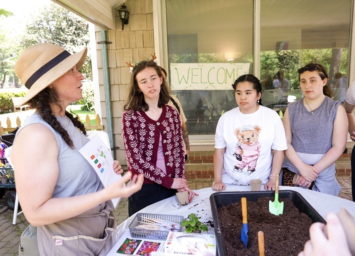 Students learn at Wheatley Farms & Arts Center